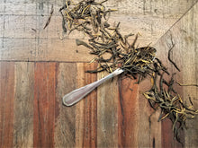Load image into Gallery viewer, Organic Hong Songzhen (Needle) Black Tea