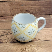 Load image into Gallery viewer, Pattern and Bee Mugs
